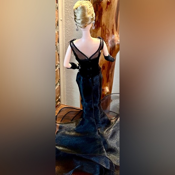 Barbie 40th Anniversary Glitter & Black
Sateen Mermaid Style Gown